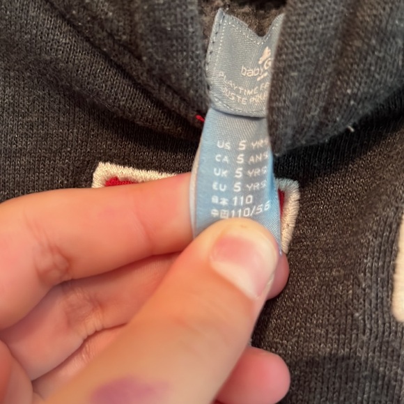 Gap size 5 boys red and black - Picture 2 of 3